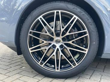 Porsche Cayenne III Turbo E-Hybrid Coupé — photo 6