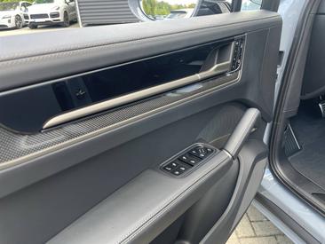 Porsche Cayenne III Turbo E-Hybrid Coupé — photo 23