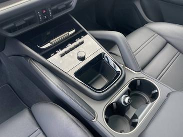 Porsche Cayenne III Turbo E-Hybrid Coupé — photo 31