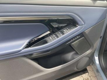 Land Rover Range Rover Evoque Autobiography D200 Mild-Hybrid — photo 11