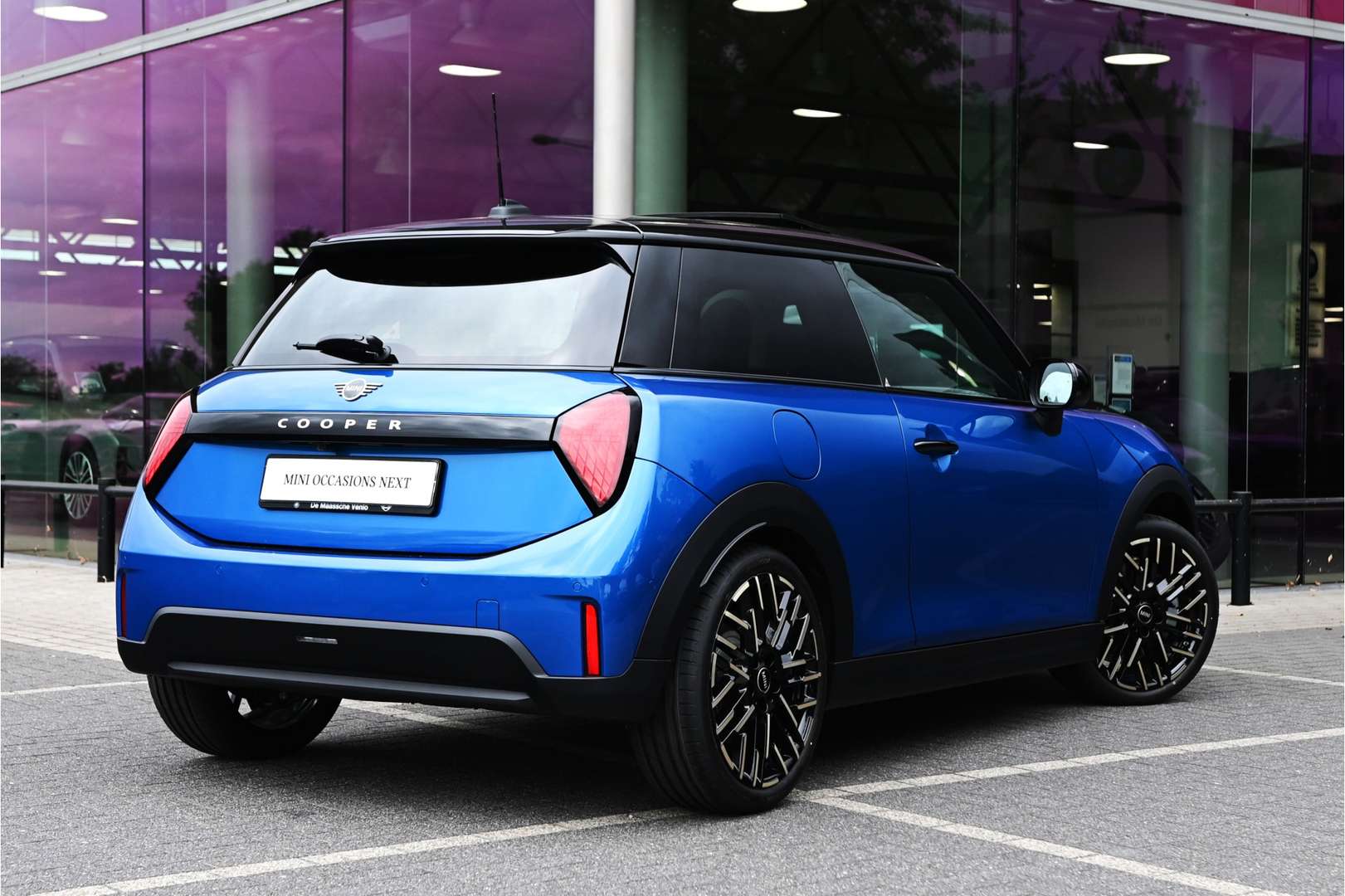 Mini Hatchback Favoured Cooper - 2025 - Joinsteer - #1