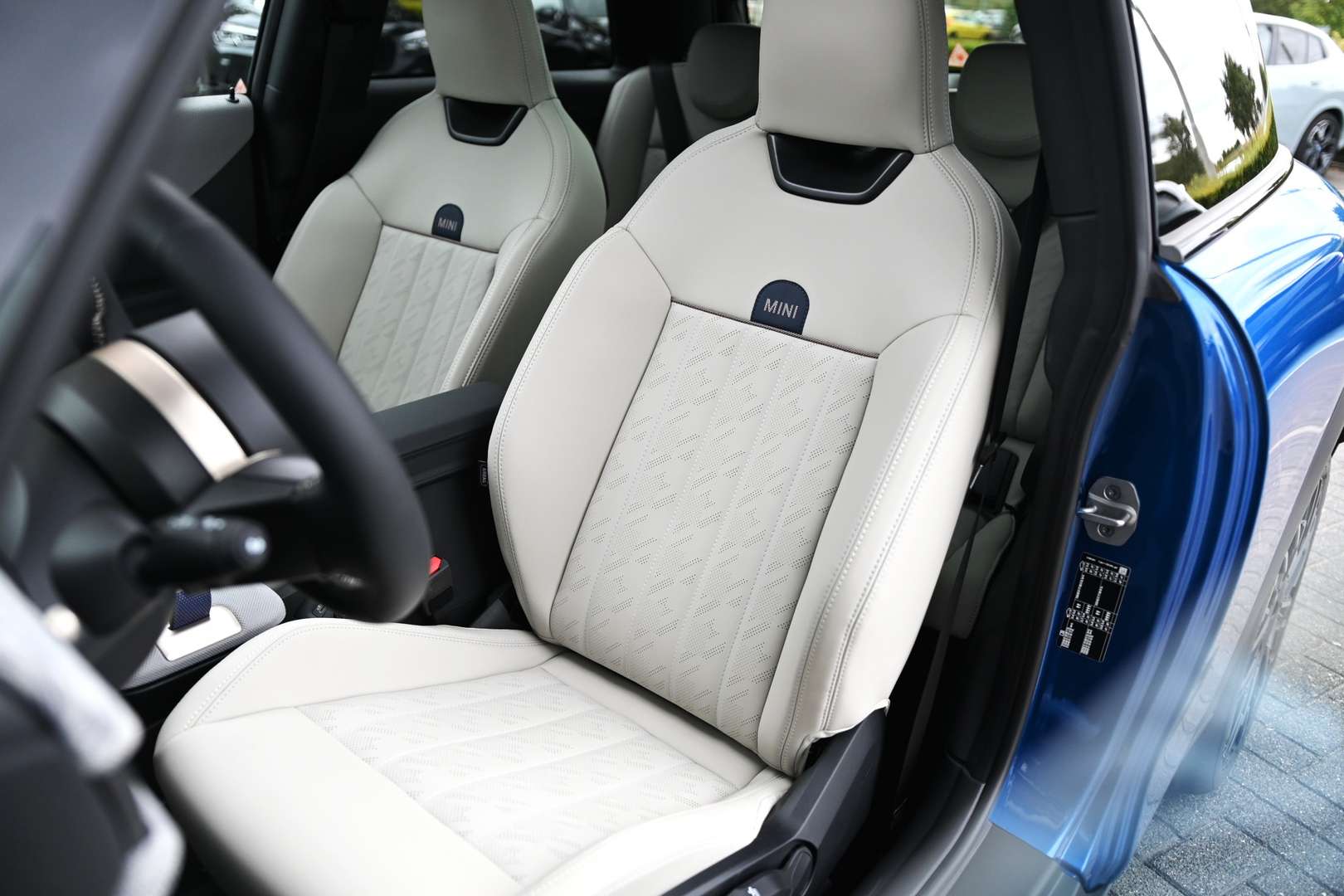 Mini Hatchback Favoured Cooper - 2025 - Joinsteer - #2