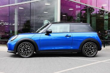 Mini Hatchback Favoured Cooper — photo 4