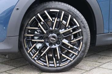 Mini Hatchback Favoured Cooper — photo 3