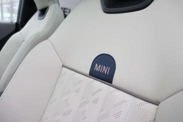 Mini Hatchback Favoured Cooper — photo 11
