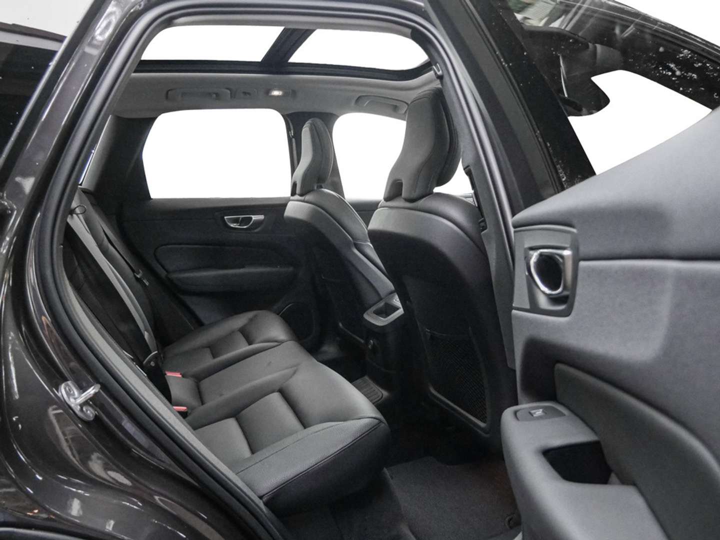 Volvo XC60 T6 Recharge R-Design - 2023 - Joinsteer - #6