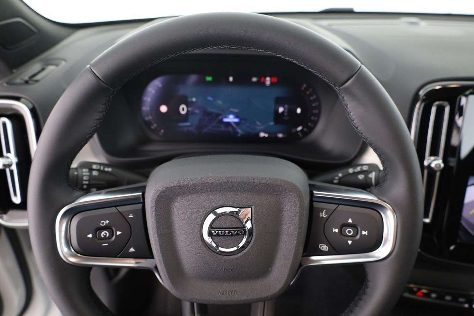Volvo XC40 B3 Core - 2025 - Joinsteer - #7