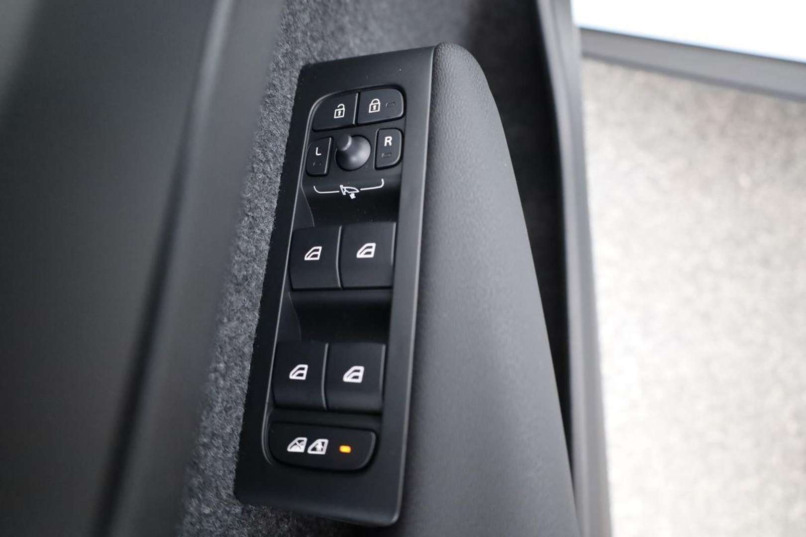 Volvo XC40 B3 Core - 2025 - Joinsteer - #9