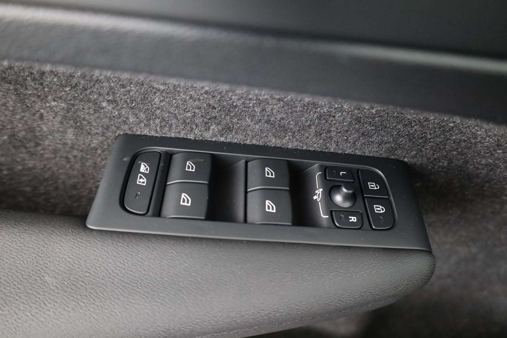 Volvo XC40 B3 Core - 2025 - Joinsteer - #7