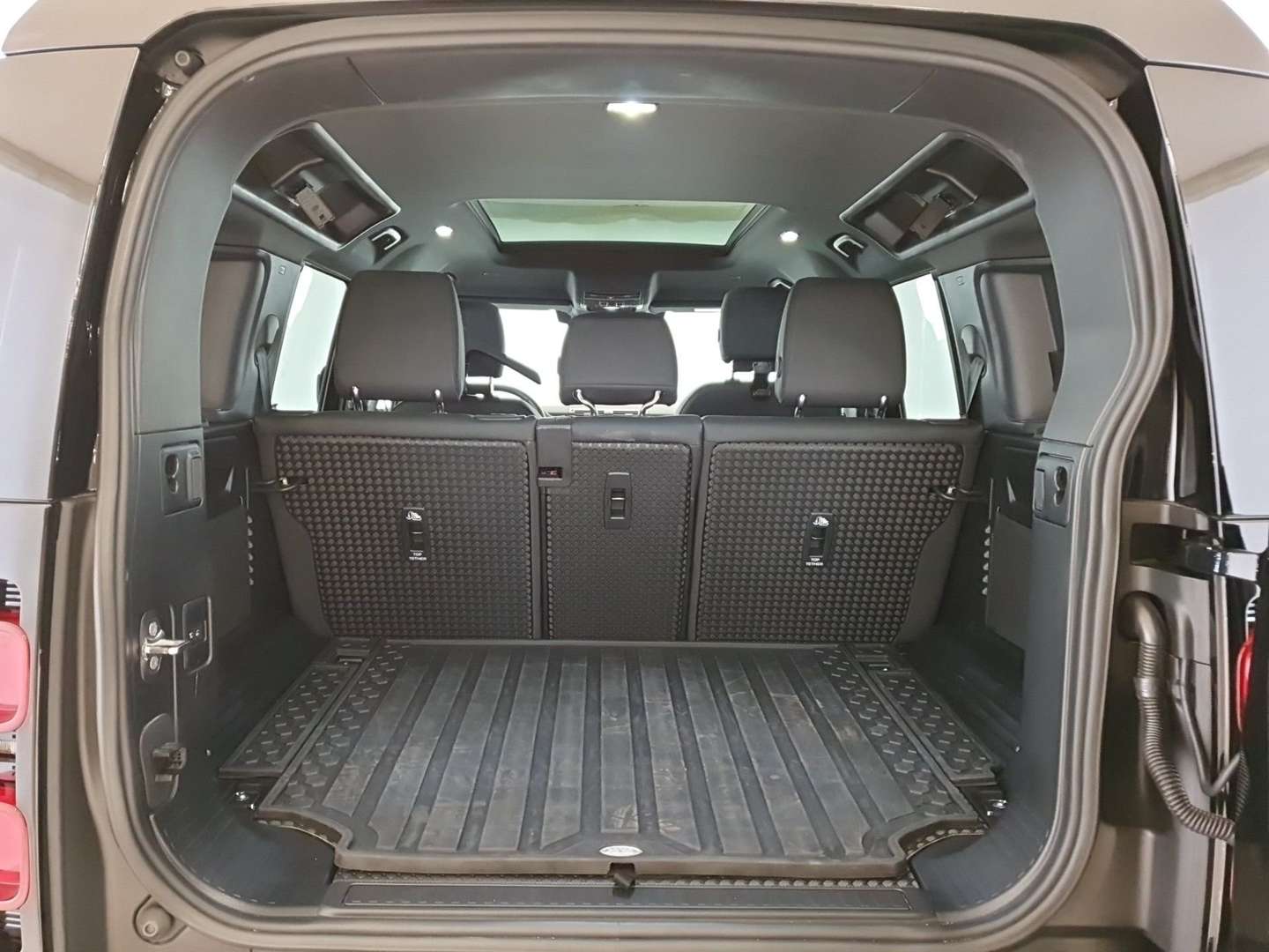Land Rover Defender 110 D200 X-Dynamic SE - 2025 - Joinsteer - #13