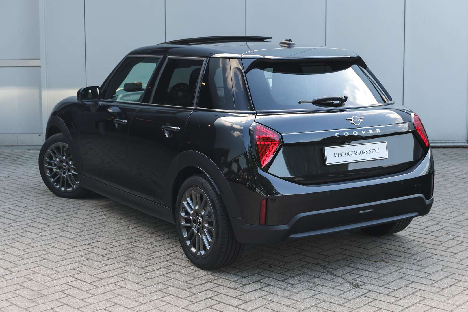 Mini Hatchback Favoured Cooper - 2025 - Joinsteer - #1