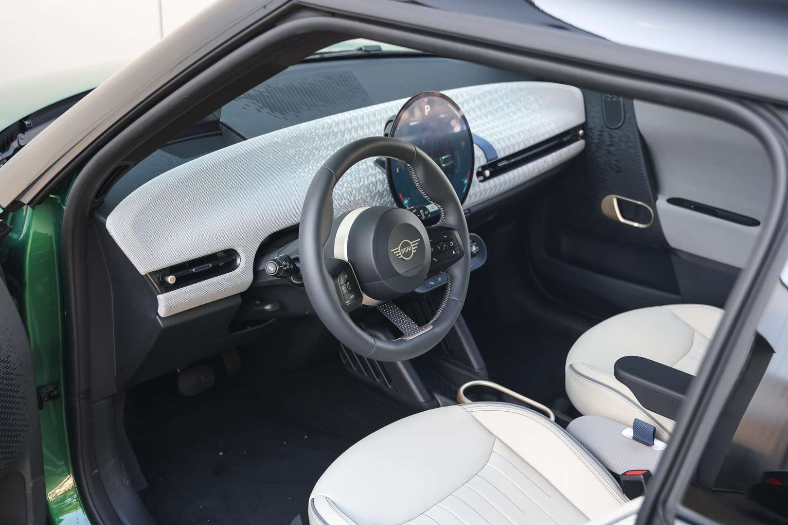 Mini Hatchback Favoured Cooper E - 2025 - Joinsteer - #2