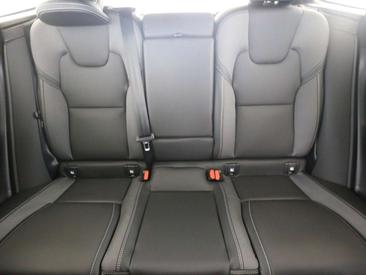 Volvo XC60 B5 Inscription — photo 11