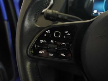 Mercedes GLB 200 — photo 12