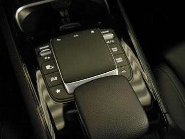 Mercedes GLB 200 — photo 16