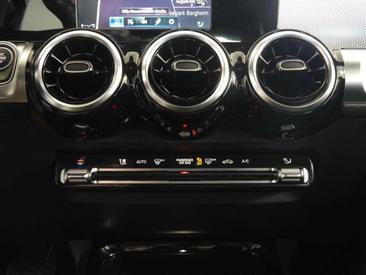 Mercedes GLB 200 — photo 17