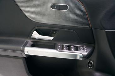 Mercedes GLB 180 Progressive — photo 9