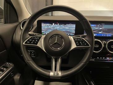 Mercedes GLA 180 Progressive — photo 11