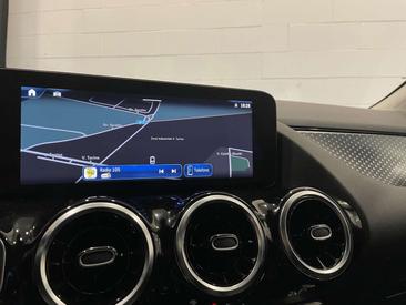 Mercedes GLA 180 Progressive — photo 12