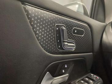 Mercedes GLA 180 Progressive — photo 16