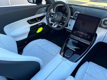 Mercedes SL 63 AMG PREMIUM PLUS PACK — photo 11