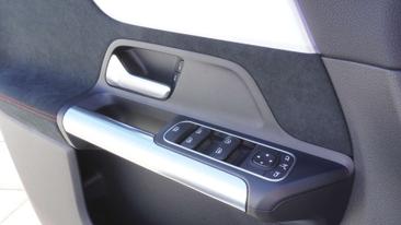 Mercedes EQA 250 — photo 13
