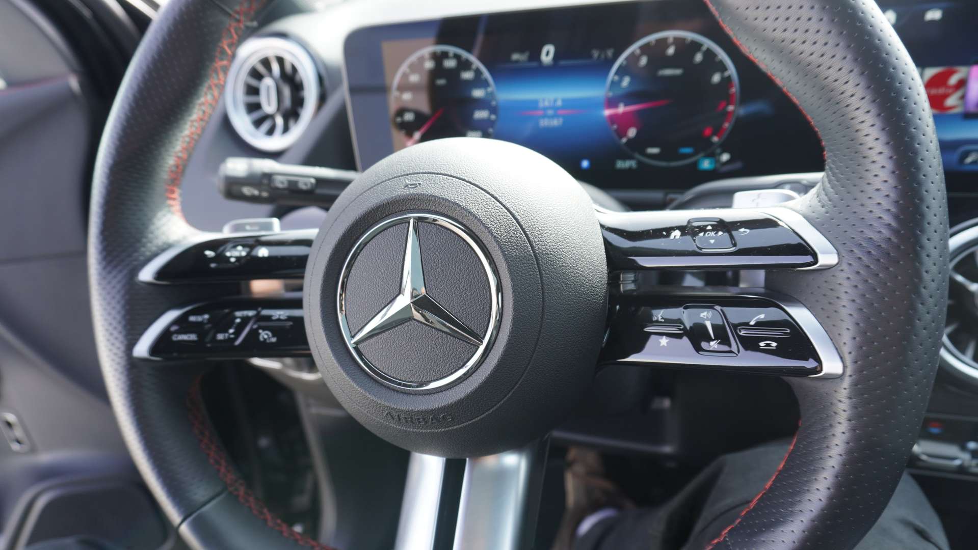 Mercedes GLA 200 AMG Line - 2024 - Joinsteer - #11