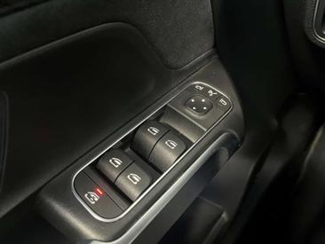 Mercedes GLB 220 AMG LINE — photo 33