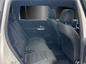 Mercedes GLB 250 AMG Line — photo 10