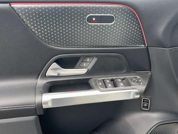 Mercedes GLB 250 AMG Line — photo 14