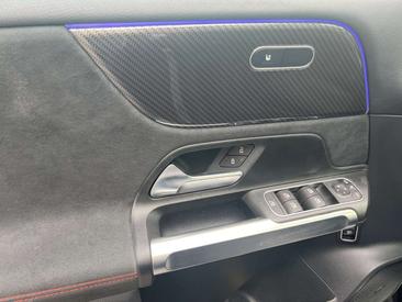 Mercedes GLB 200 AMG Line — photo 14
