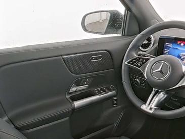 Mercedes GLA 180 Progressive — photo 8