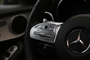 Mercedes GLC 300e 4MATIC PHEV — photo 9
