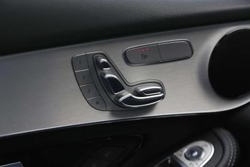 Mercedes GLC 300e 4MATIC PHEV — photo 11