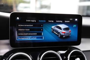 Mercedes GLC 300e 4MATIC PHEV — photo 13