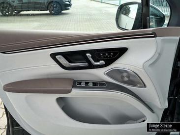 Mercedes EQS 450+ — photo 12