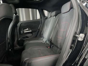 Mercedes GLA 180 AMG Line — photo 9