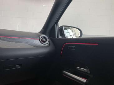 Mercedes GLA 180 AMG Line — photo 13