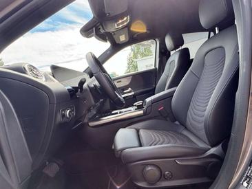 Mercedes EQA 250 — photo 10