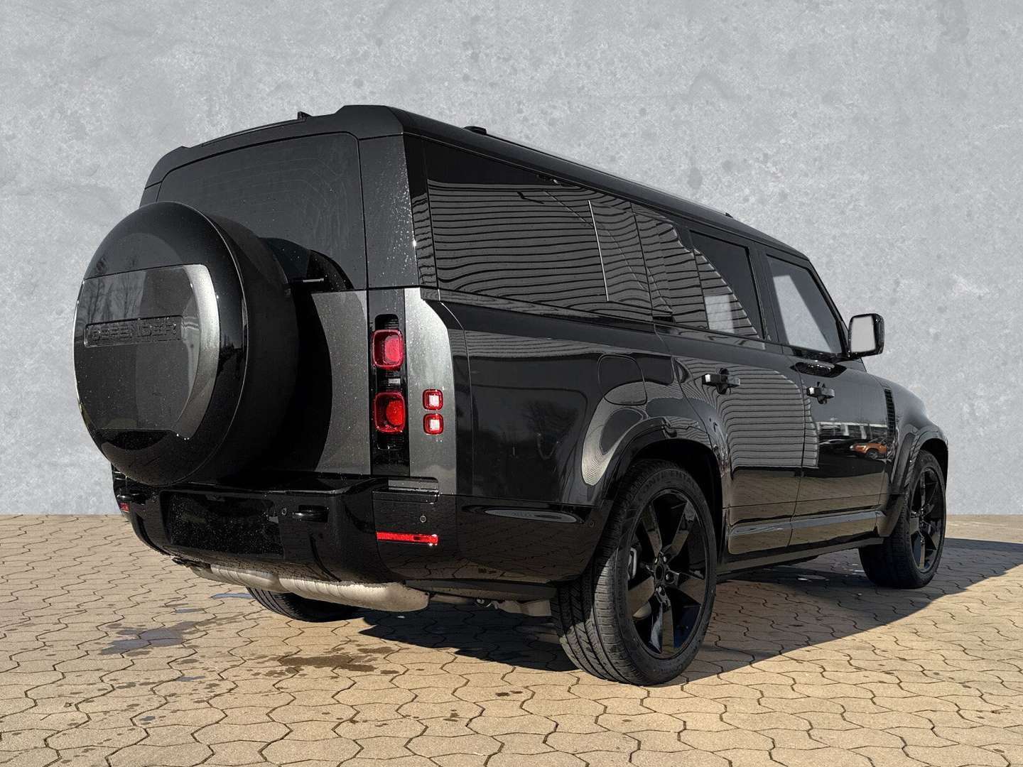 Land Rover Defender 130 D300 X-Dynamic HSE - 2025 - Joinsteer - #1