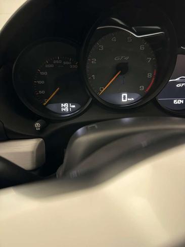 Porsche 718 Cayman GT4 — photo 5