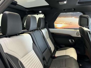 Land Rover Discovery D300 HSE Dynamic — photo 6