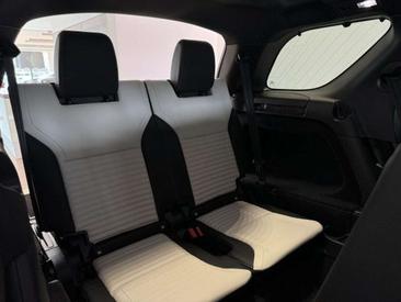 Land Rover Discovery D300 HSE Dynamic — photo 16