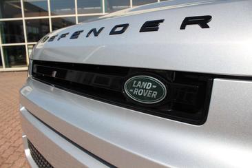 Land Rover Defender 110 D240 S — photo 16