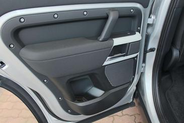 Land Rover Defender 110 D240 S — photo 18
