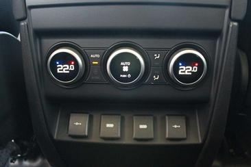 Land Rover Defender 110 D240 S — photo 23