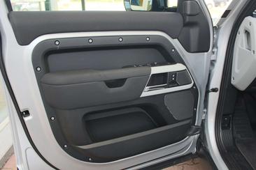 Land Rover Defender 110 D240 S — photo 27