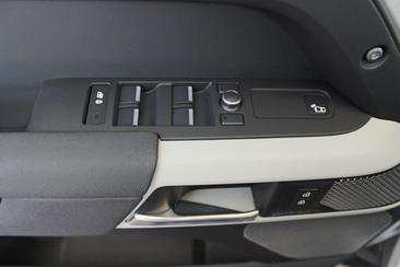 Land Rover Defender 110 D240 S — photo 29