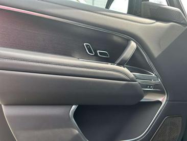 Land Rover Range Rover P550e Autobiography — photo 21