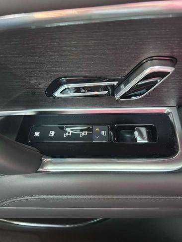 Land Rover Range Rover P550e Autobiography — photo 24